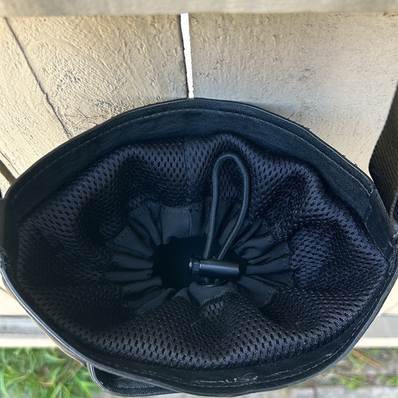 Lululemon Cross Body Small Drawstring Bucket Bag Has a Cosmetic Flaw See Photos - Picture 5 of 9